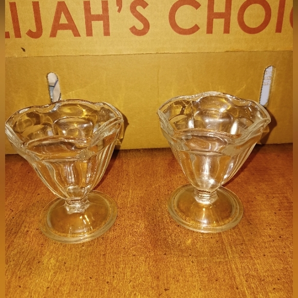 2 Vintage Dessert Serving Glasses - Picture 1 of 2
